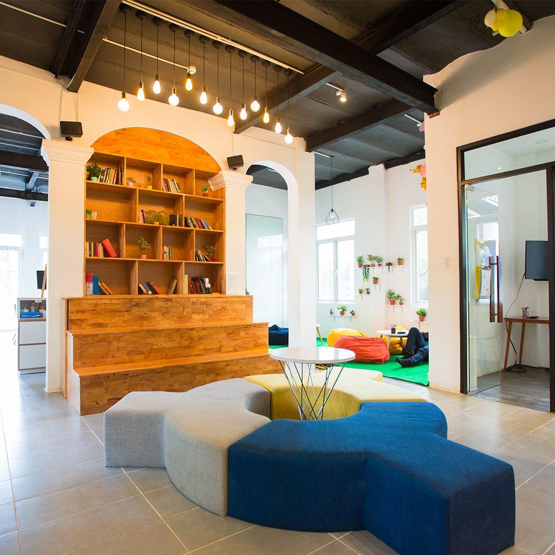 Hybrid Modern Office Interior Design